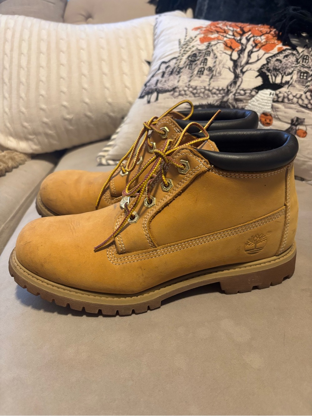 Timberland Classic Nellie Chukka Wheat Nubuck Work Boots Womens Waterproof 8.5